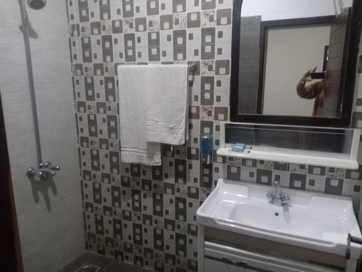 Al-Fateh Hotel Lahor Dış mekan fotoğraf
